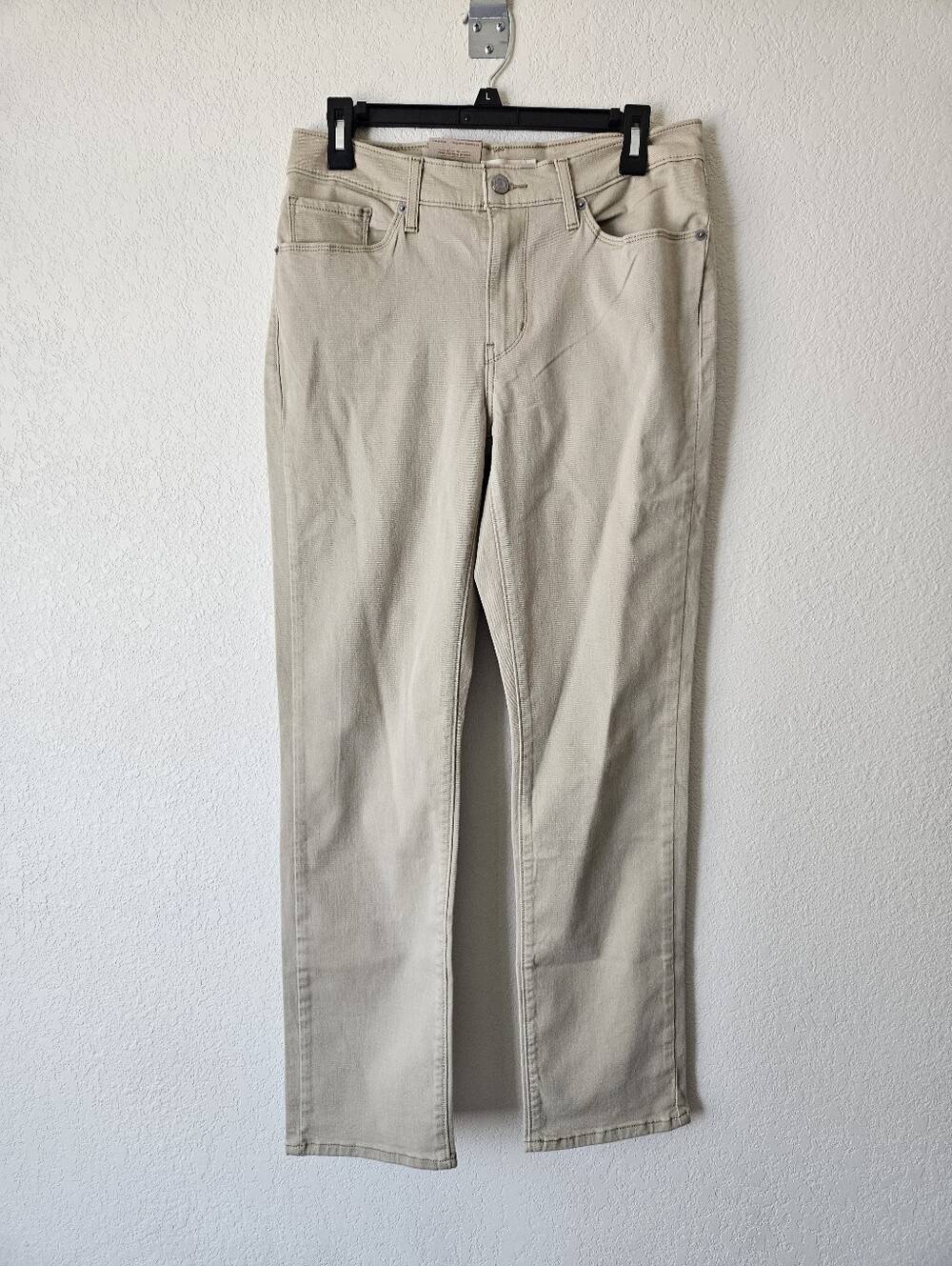 Women’s Levis Beige Straight-Leg Jeans
